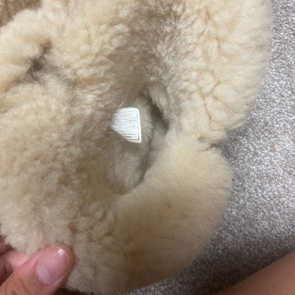 Cozy Tan Shearling-Lined Boots - Picture 5 of 8